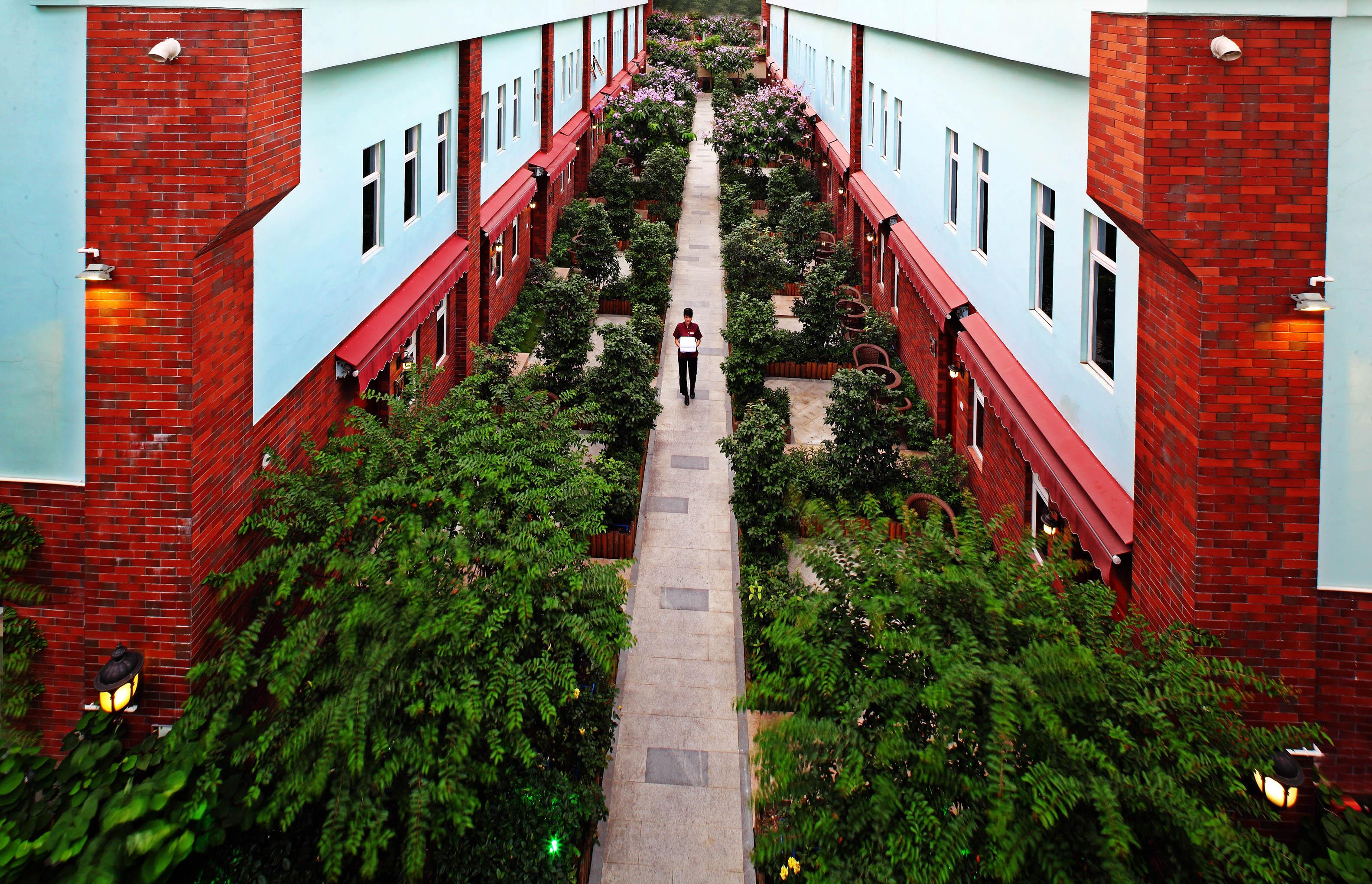 Royal Garden Hotel Гуанджоу Екстериор снимка