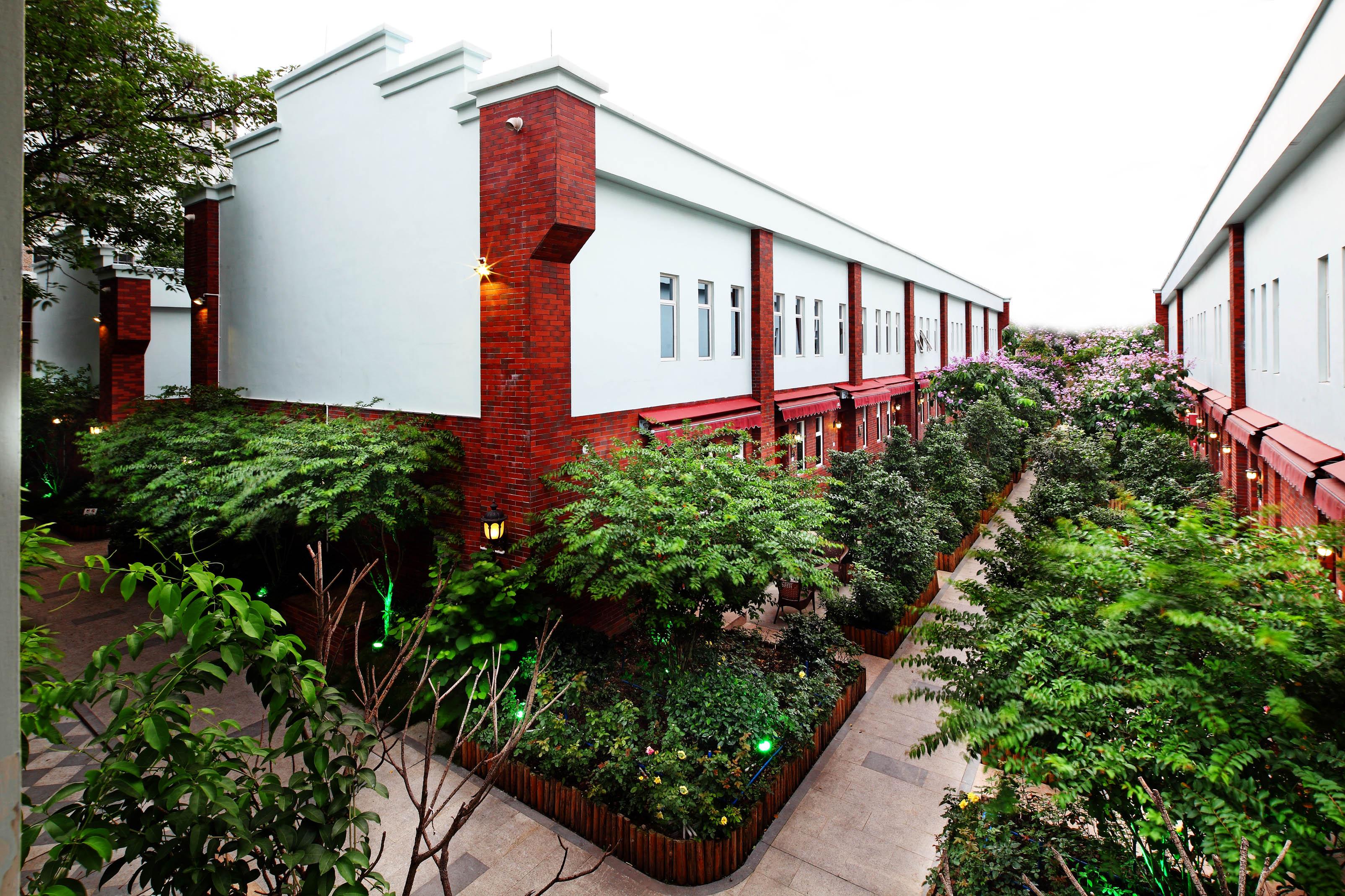 Royal Garden Hotel Гуанджоу Екстериор снимка