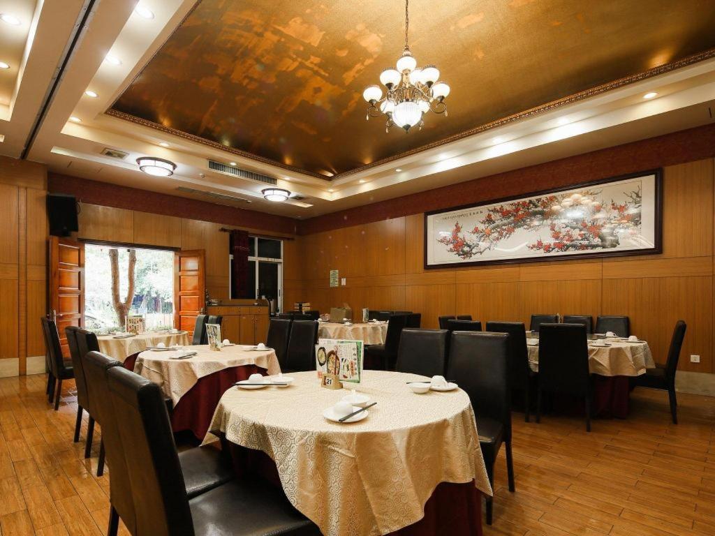Royal Garden Hotel Гуанджоу Екстериор снимка