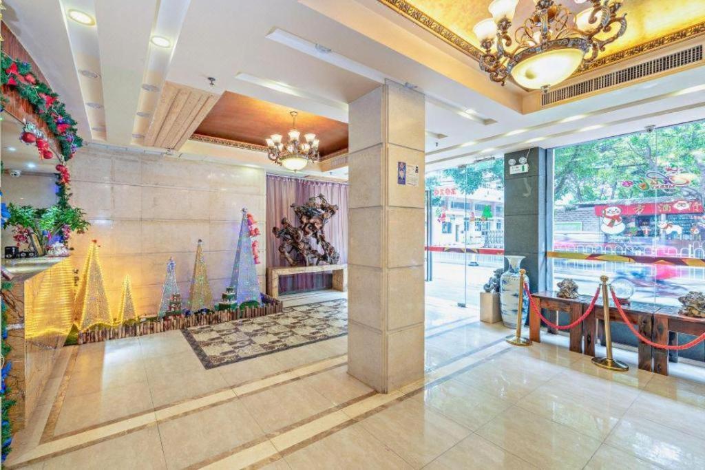 Royal Garden Hotel Гуанджоу Екстериор снимка