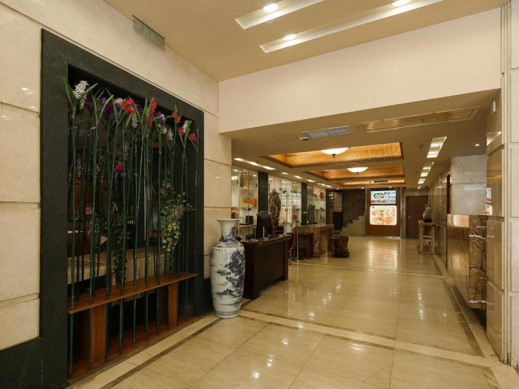 Royal Garden Hotel Гуанджоу Екстериор снимка