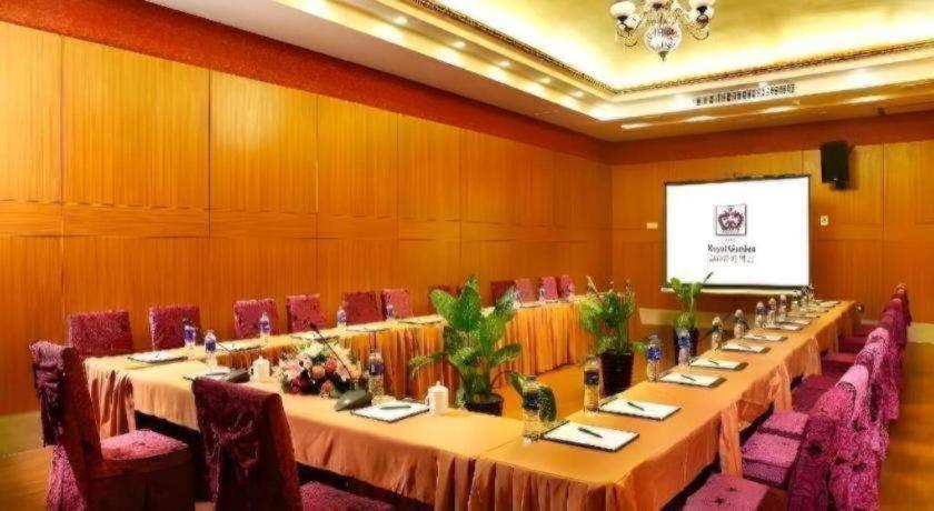 Royal Garden Hotel Гуанджоу Екстериор снимка
